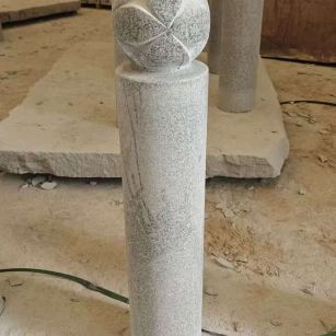 漳州 芝麻白花岗岩石材挡车石柱、停车柱、圆柱挡车柱、方柱挡车柱等