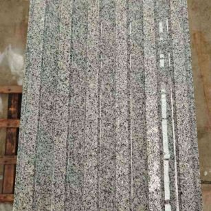 漳州 芝麻白花岗岩荔枝面雕刻盲道，盲条