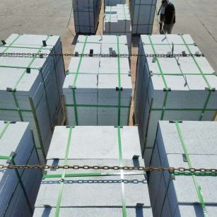 漳州 芝麻白花岗岩5公分地铺石 花岗岩厂家工厂装车日常