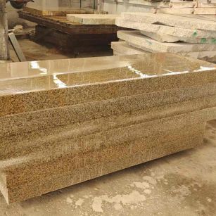 漳州 黄金麻栏杆料半成品加工中