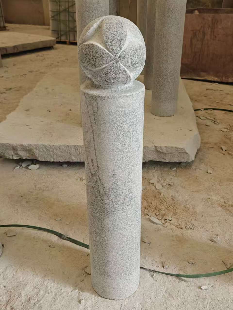 漳州 芝麻白花岗岩石材挡车石柱、停车柱、圆柱挡车柱、方柱挡车柱等