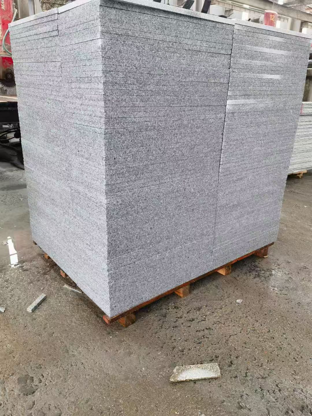 漳州 芝麻白火烧面1.8厚300*600地铺石，尺寸标准，厚薄均匀