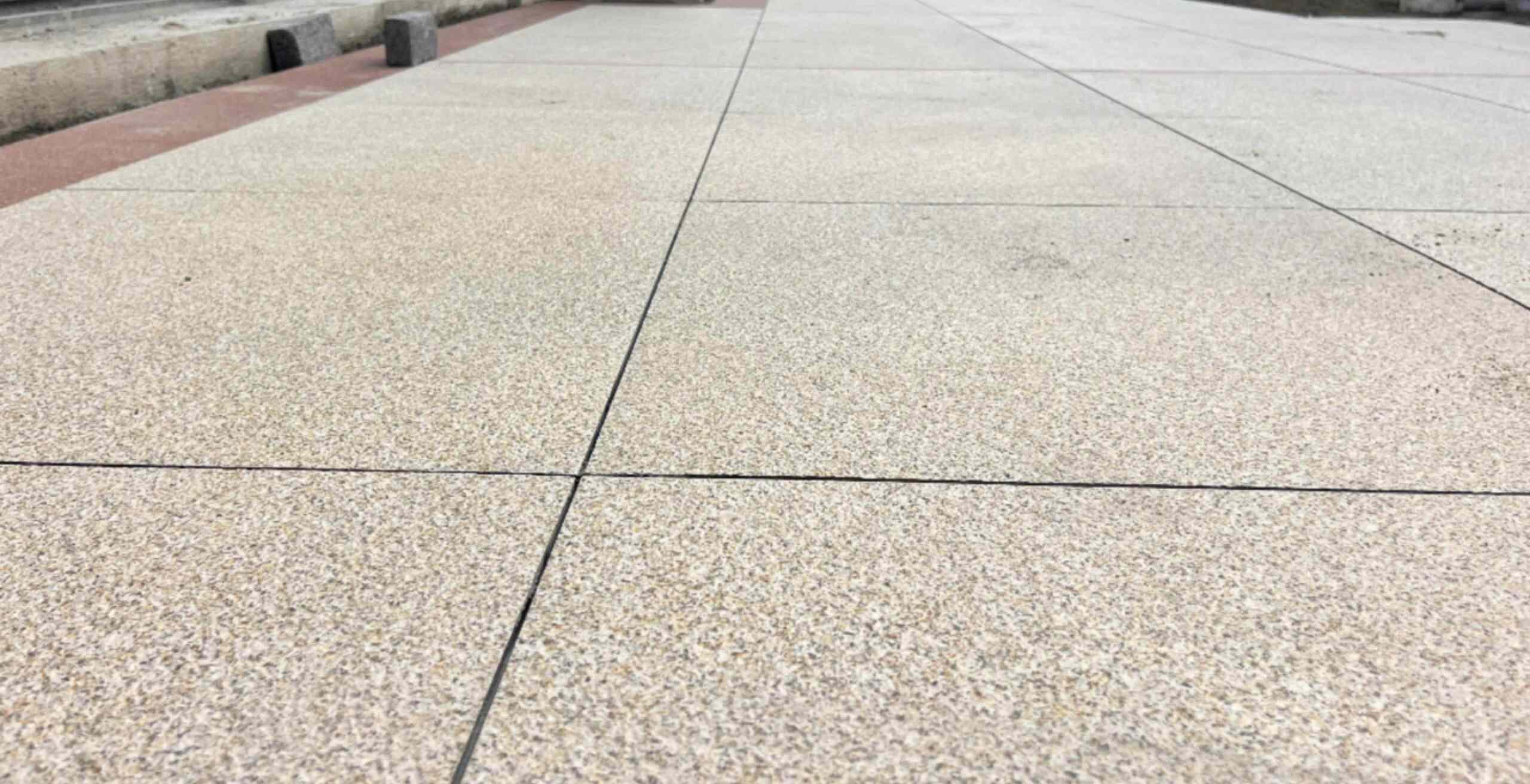 漳州 黄金麻花岗岩石板材荔枝面地面铺装效果