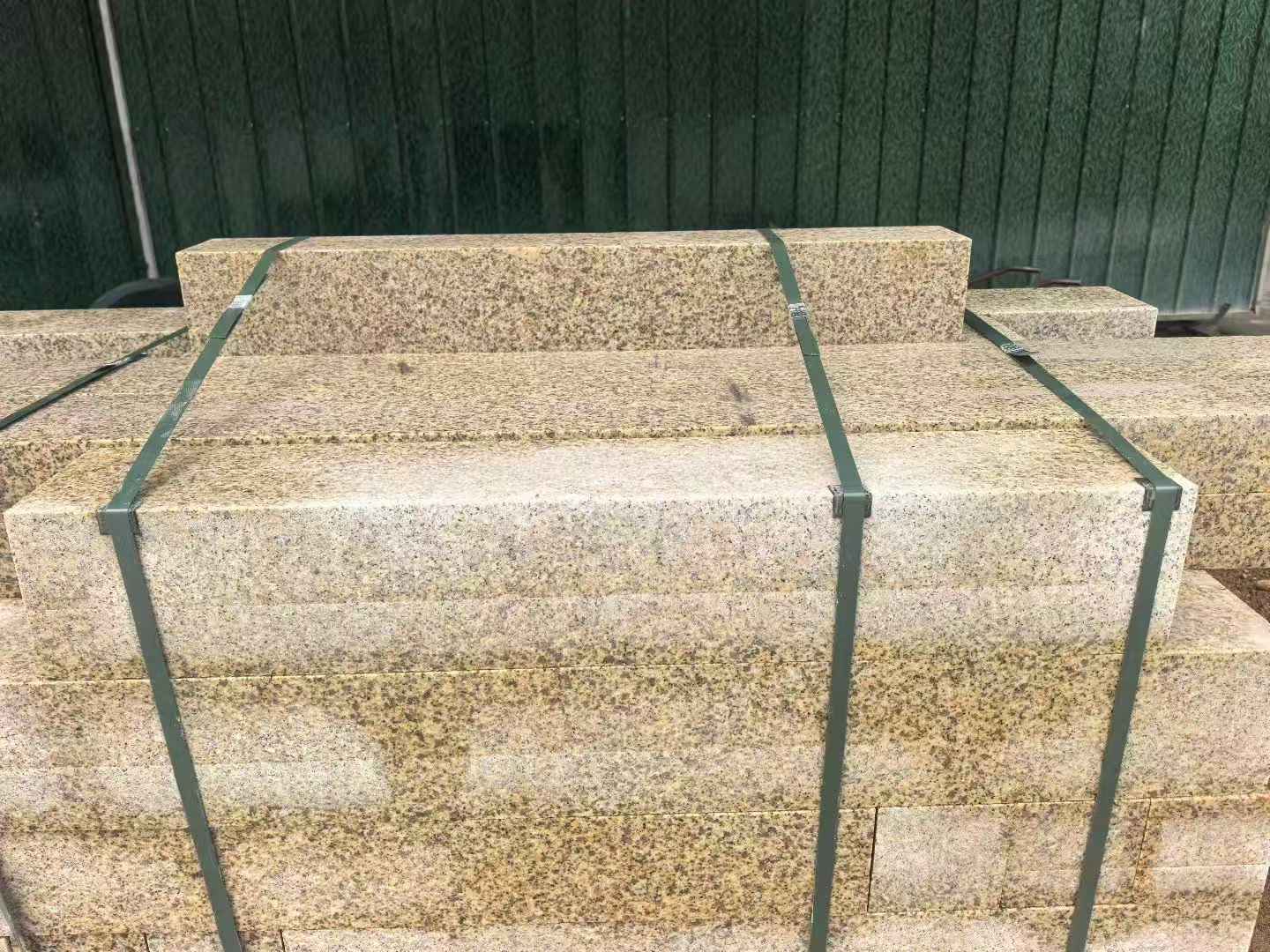 漳州 黄金麻花岗岩石材机切面栏杆料半成品