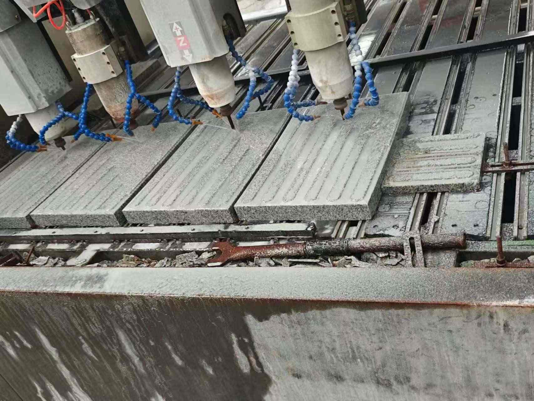 漳州 芝麻白花岗岩荔枝面盲道雕刻