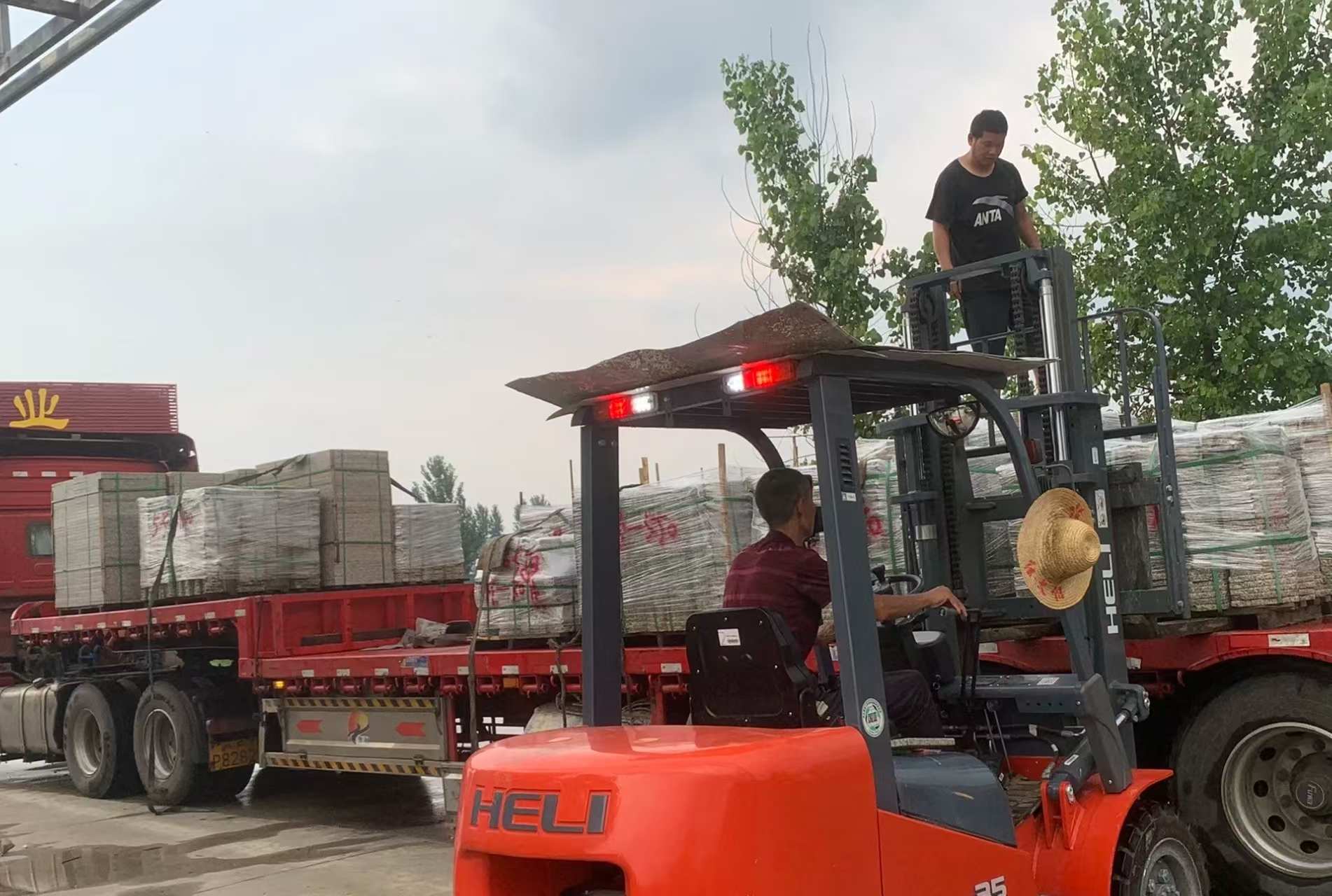 漳州 黄金麻冰裂纹，地铺石装车