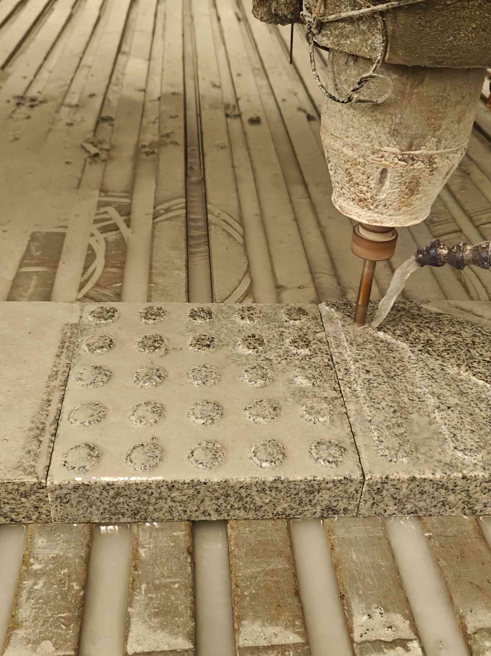 漳州 芝麻白花岗岩石材盲人石、盲道石、盲点石