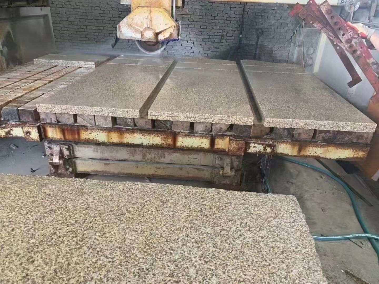 漳州 黄金麻荔枝面成品板加工