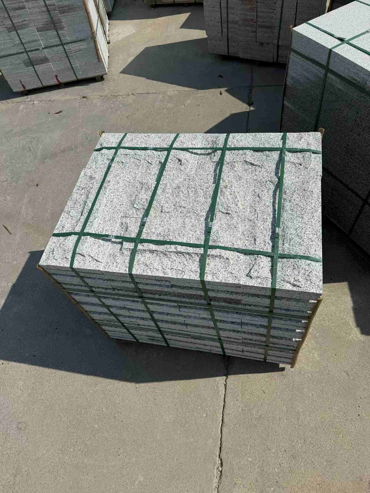 漳州 白麻花岗岩石材自然面蘑菇石成品