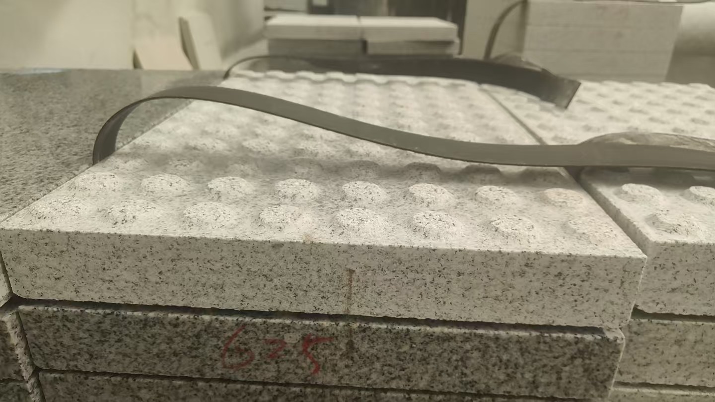 漳州 芝麻白花岗岩6.0公分荔枝面五轴加工雕刻盲点