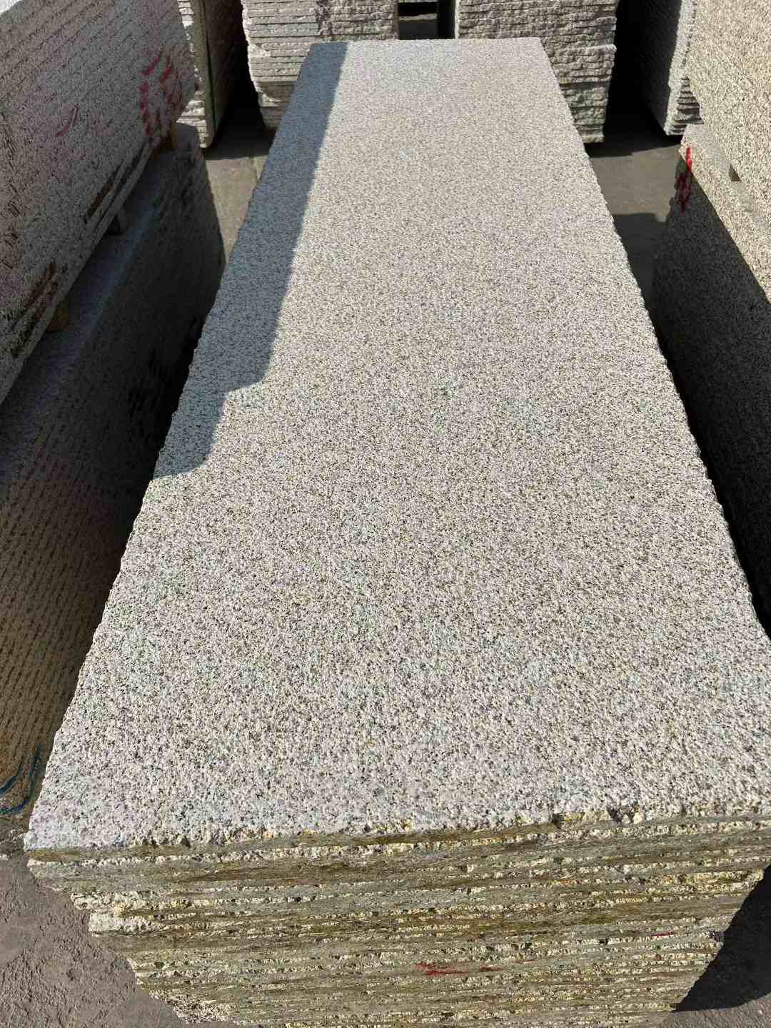 漳州 黄金麻花岗岩荔枝面毛板，半成品