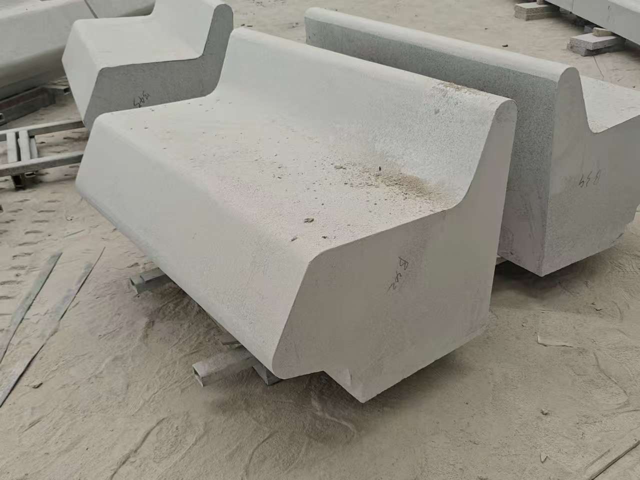 漳州 芝麻白花岗岩异形坐凳，石凳