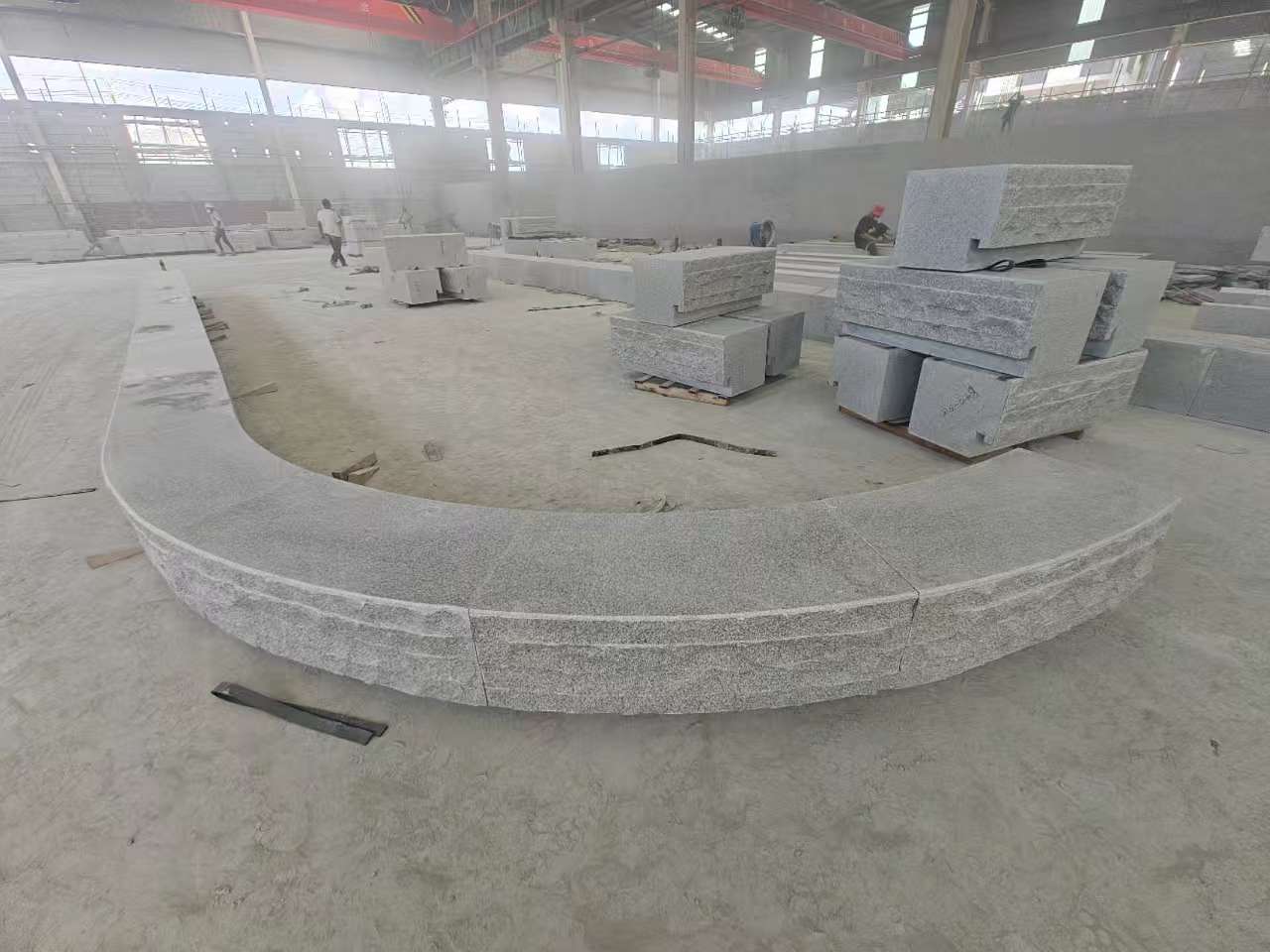 漳州 芝麻白异形坐凳，自然面光面弧形加工