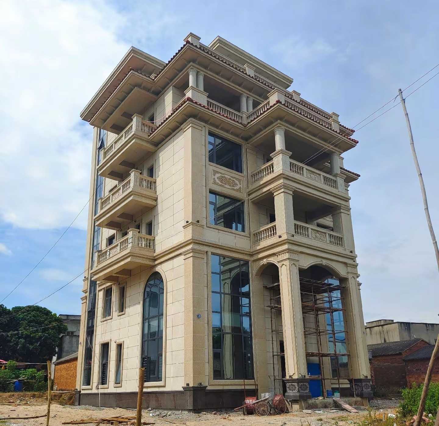 漳州 黄金麻花岗岩石材别墅外墙干挂搭配（雕花栏杆花瓶柱门楼罗马柱）