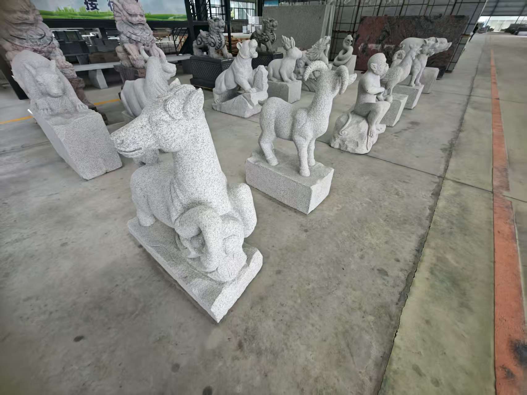 漳州 芝麻白花岗岩造型立体雕刻——十二生肖